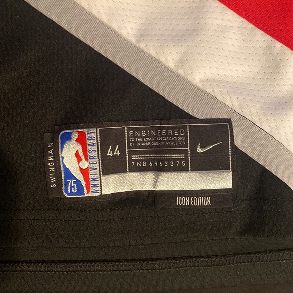 Damian Lillard jersey - Picture 2 of 8
